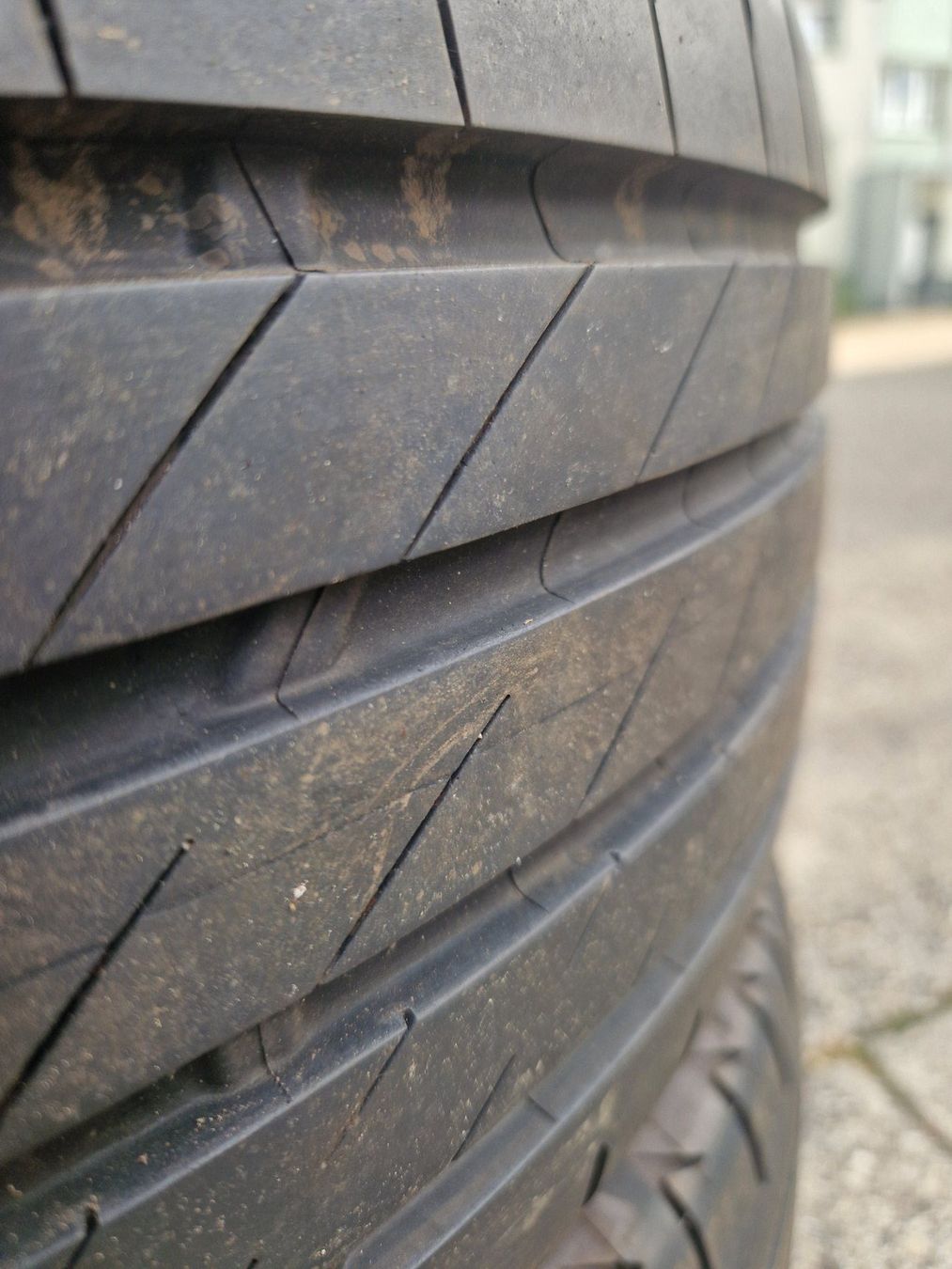 Bridgestone Pneus & Kompletträder: 4x 235/60R18 103 H Bridgestone – Gebraucht aus Kerzers von ernst1234 5