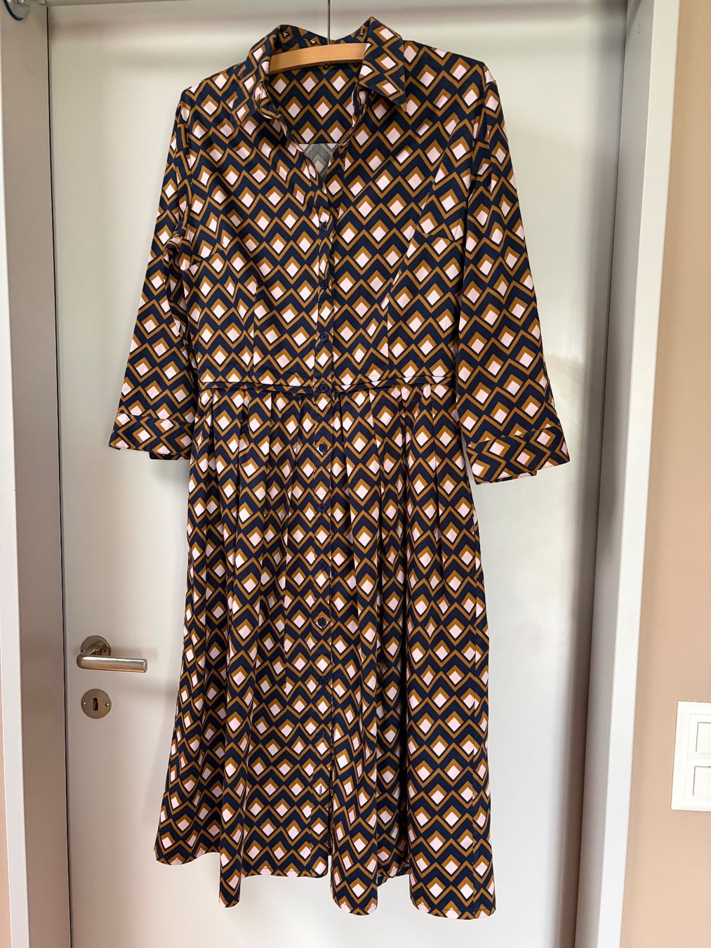 Globus Vestiti: Kleid / Hemdkleid – Usato da Frauenfeld venduto da SuterFrauenfeld