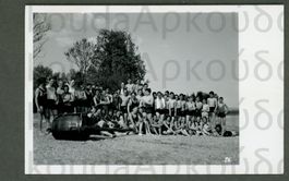 AK sw Neuenburgersee, Strand mit 52 SchwimmerInnen ≈ 1940