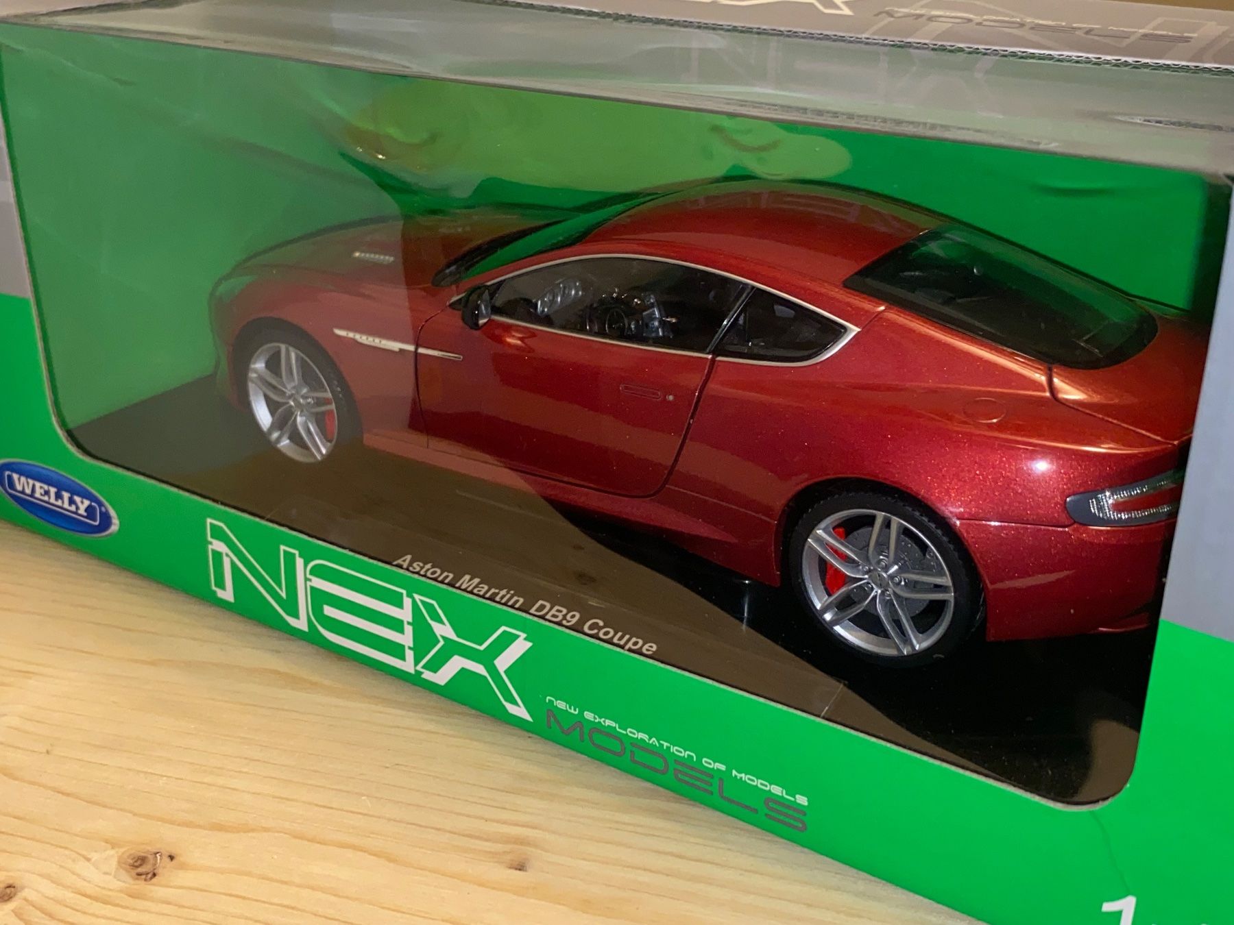 Aston Martin Modellini d'auto: Aston Martin DB9 1/18 Nex Models – Nuovo (secondo la descrizione) da Wohlen AG venduto da PrivatSammlung 1