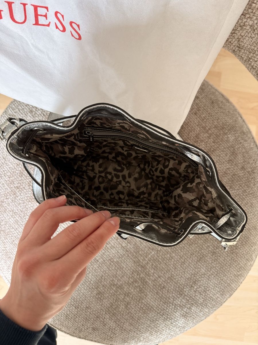 Guess Sacs femmes: Guess Umhängetasche – Neuf avec emballage d'origine à Hölstein par leoritav 2