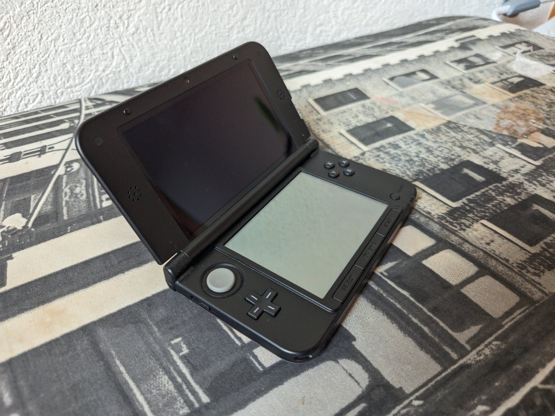 Nintendo Consoles: 3DS XL Rouge – D'occasion à Courroux par EmSeg 1
