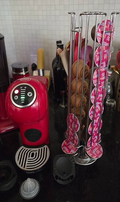 Machines à café & Machines à expresso: Coffee machine Krups Genio S Plus Dolce Gusto, Red – D'occasion à Basel par val_r6t8 2