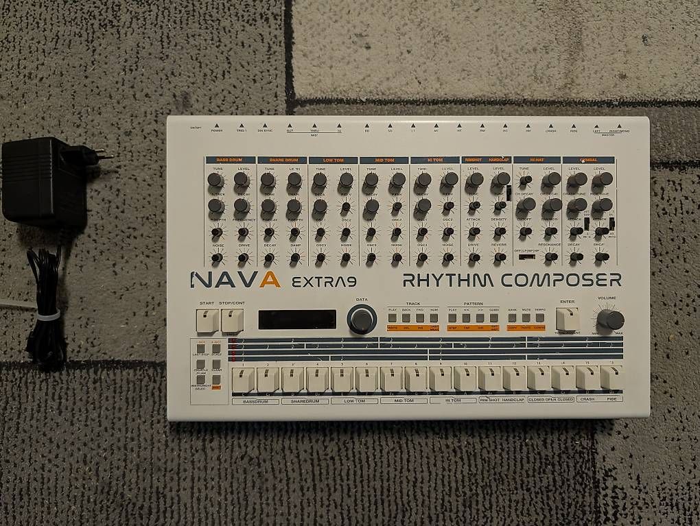 Strumenti musicali: Nava Extra 9 (Roland TR 909 Clone) – Usato da Zürich venduto da Flvr