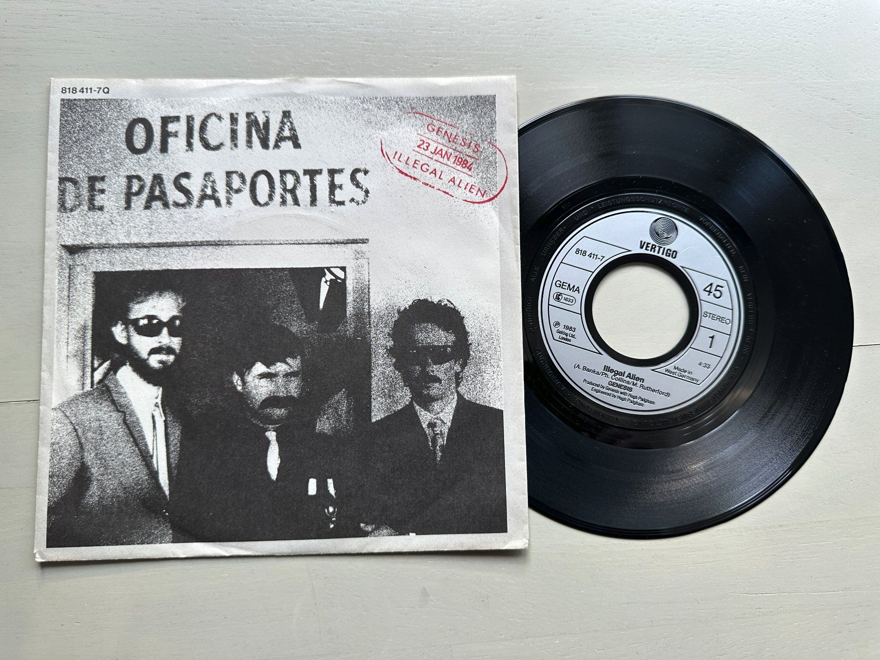Vinyles: GENESIS tolle Single Kult PHIL COLLINS Illegal Alien Text 80 – D'occasion à Basel par Partridge