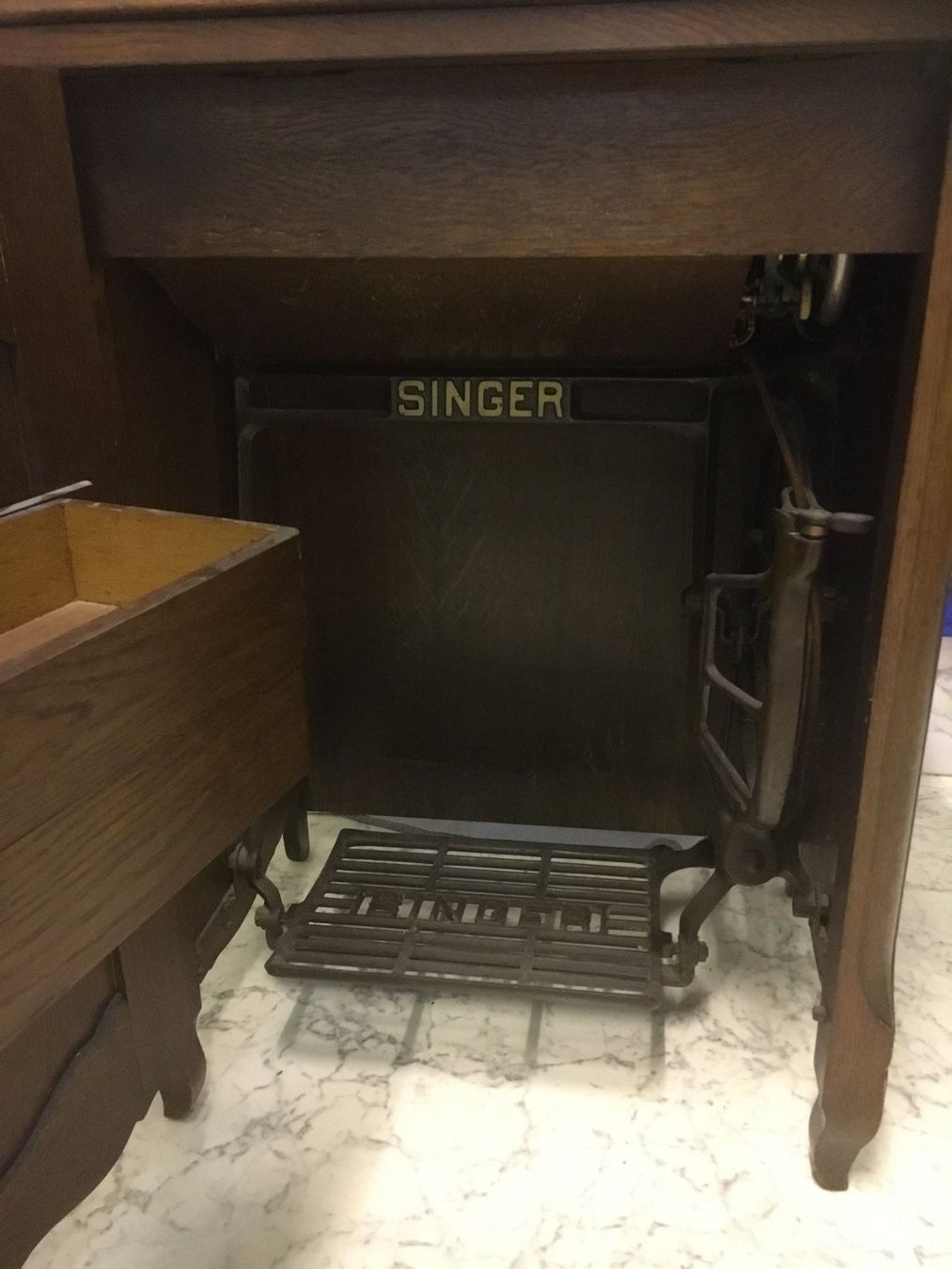 Singer Nähmaschinen: Antike SINGER-Nähmaschine inkl. Möbel – Gebraucht aus Endingen von Jilly-Lilly 2