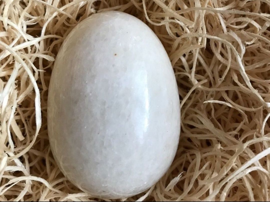 Mineralien & Heilsteine: STEINEI - EI AUS STEIN - WEISS. – Gebraucht aus Buchs AG von Cuescu 1