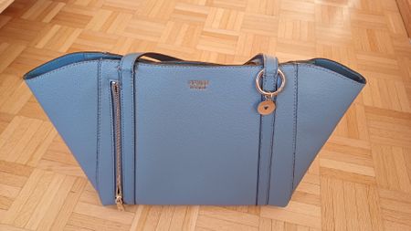 Guess Handtasche hellblau ab 1CHF 