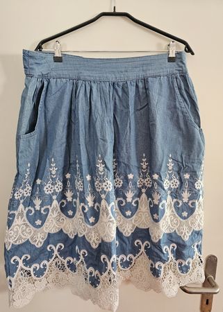 Beautiful embroidered Desigual jeans skirt