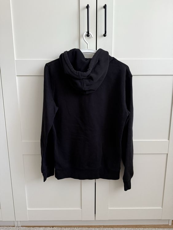 Schwarzer Kapuzenpullover 2