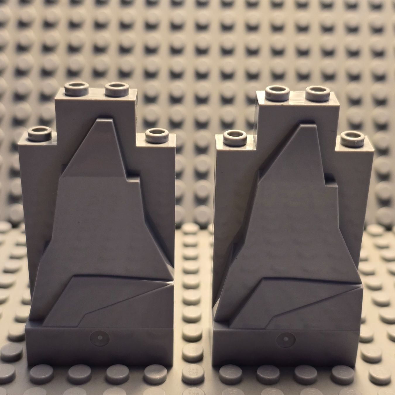 Lego Kit di costruzioni: Lego 2x Bergspitzen hellgrau- neu – Nuovo (secondo la descrizione) da Basel venduto da Swi-7621