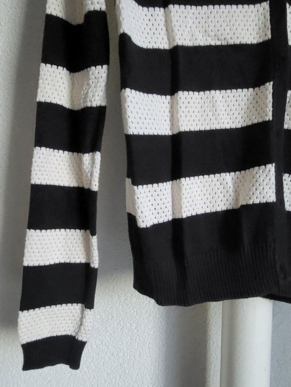 Maglioni & Felpe: Gestreifter cardigan, dunkelblau/weiss, Grösse S, Pullover – Usato da Basel venduto da Lovintage 1