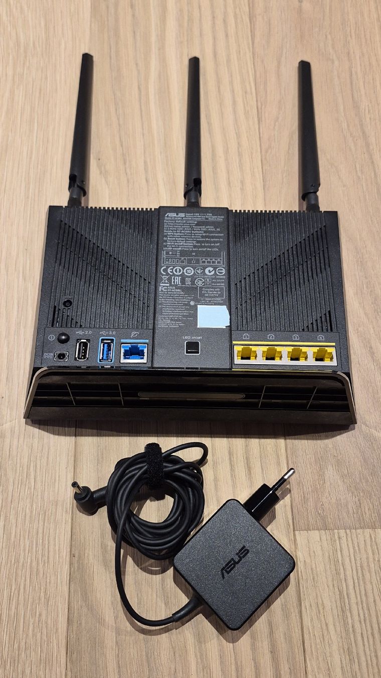 Asus Modem & Router: Routeur  rt-ac68u – Usato da Epalinges venduto da Tritus12 2