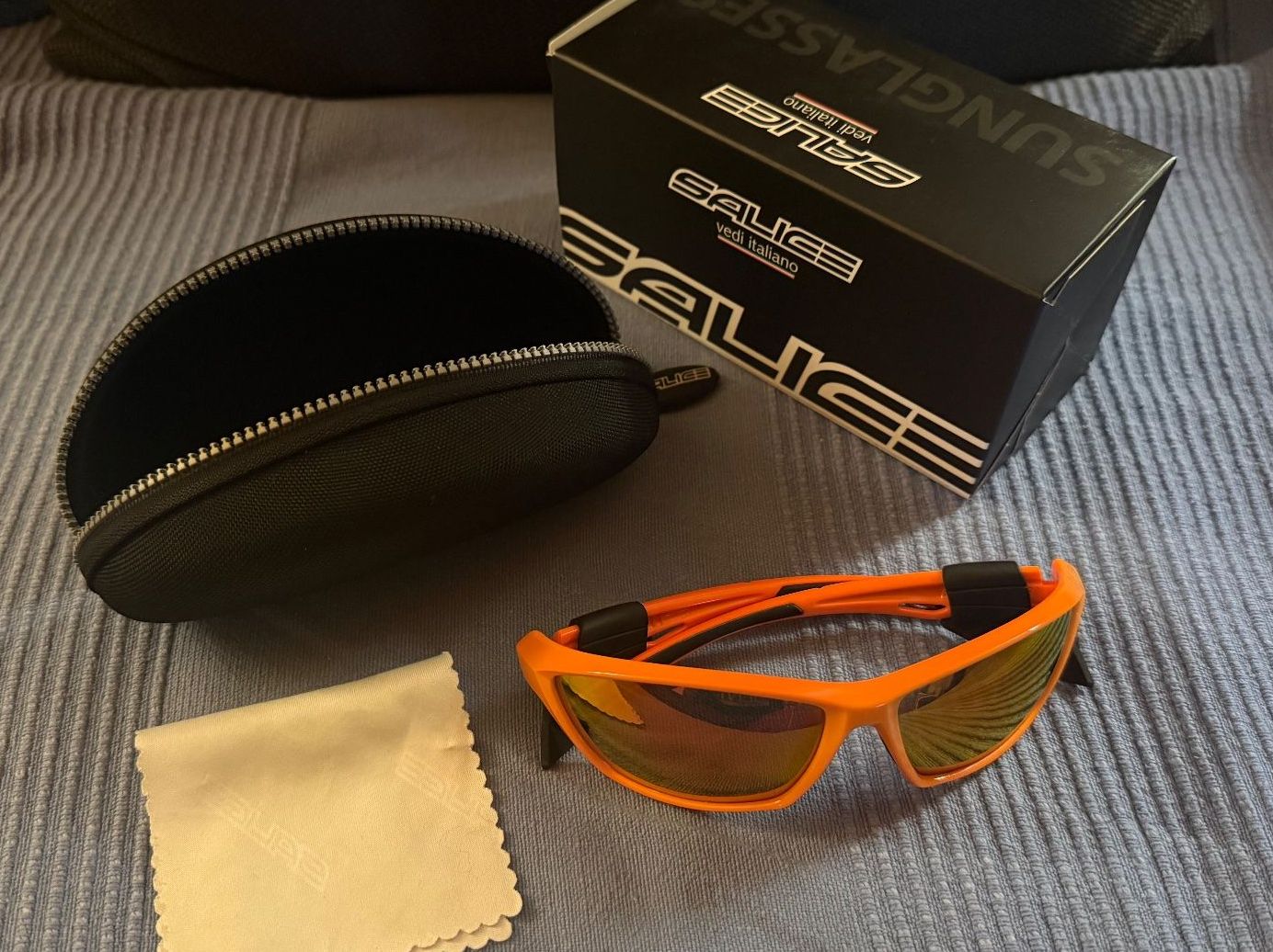 Lunettes & Verres: Occhiali da sole Salice – D'occasion à Bellinzona par gia_zx2b