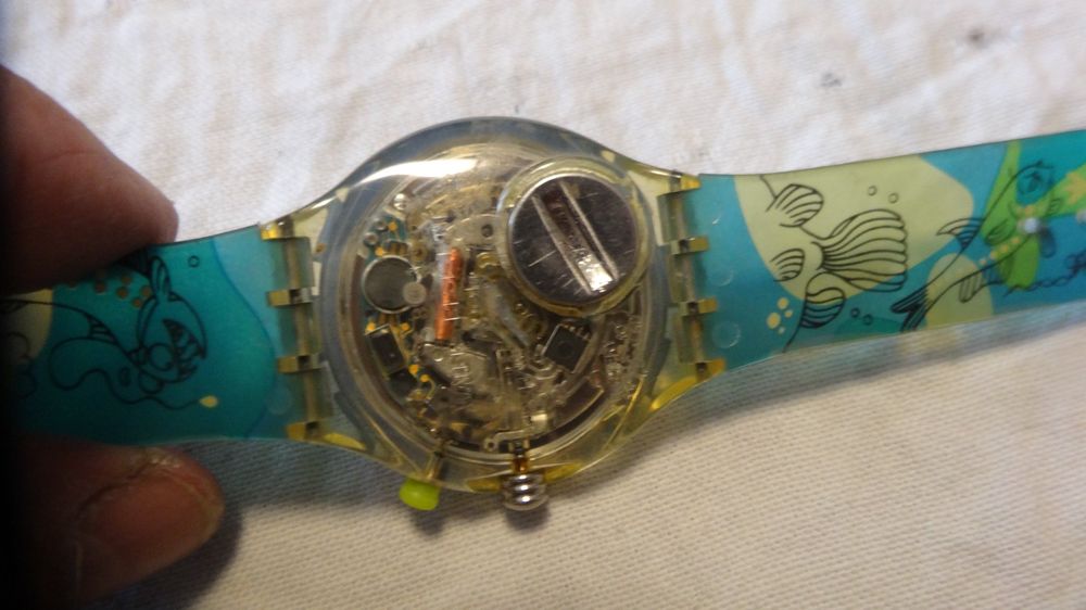 Swatch Montres: S-WATCH  SCHÖNE HERREN UHR,QUARTZ,MIT BOX.SCHÖNE FARBE.LÄÜFT – D'occasion à zürich par ahmad01 6