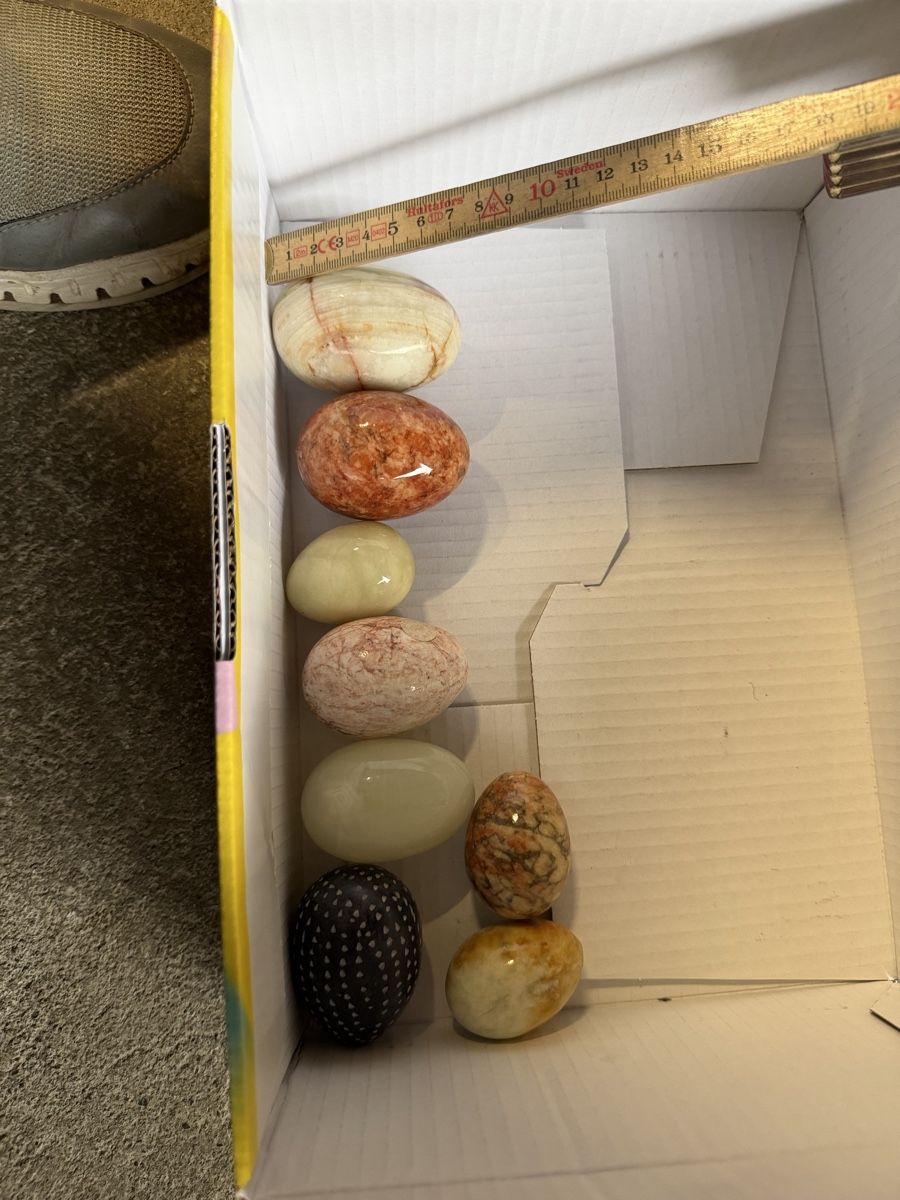 Tutte le decorazioni: 8 Dekoeier aus Stein verschiedene Farben  – Usato da Lyss venduto da nekoreh