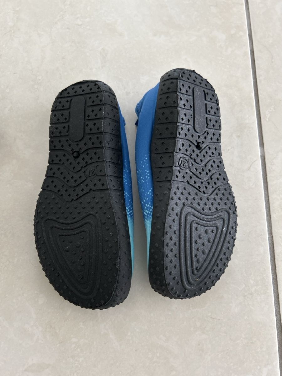 Nike Scarpe per ragazzi: 2x Schuhe Jungen Grösse 26-27 – Usato da Wetzikon ZH venduto da eva_5kj6 5