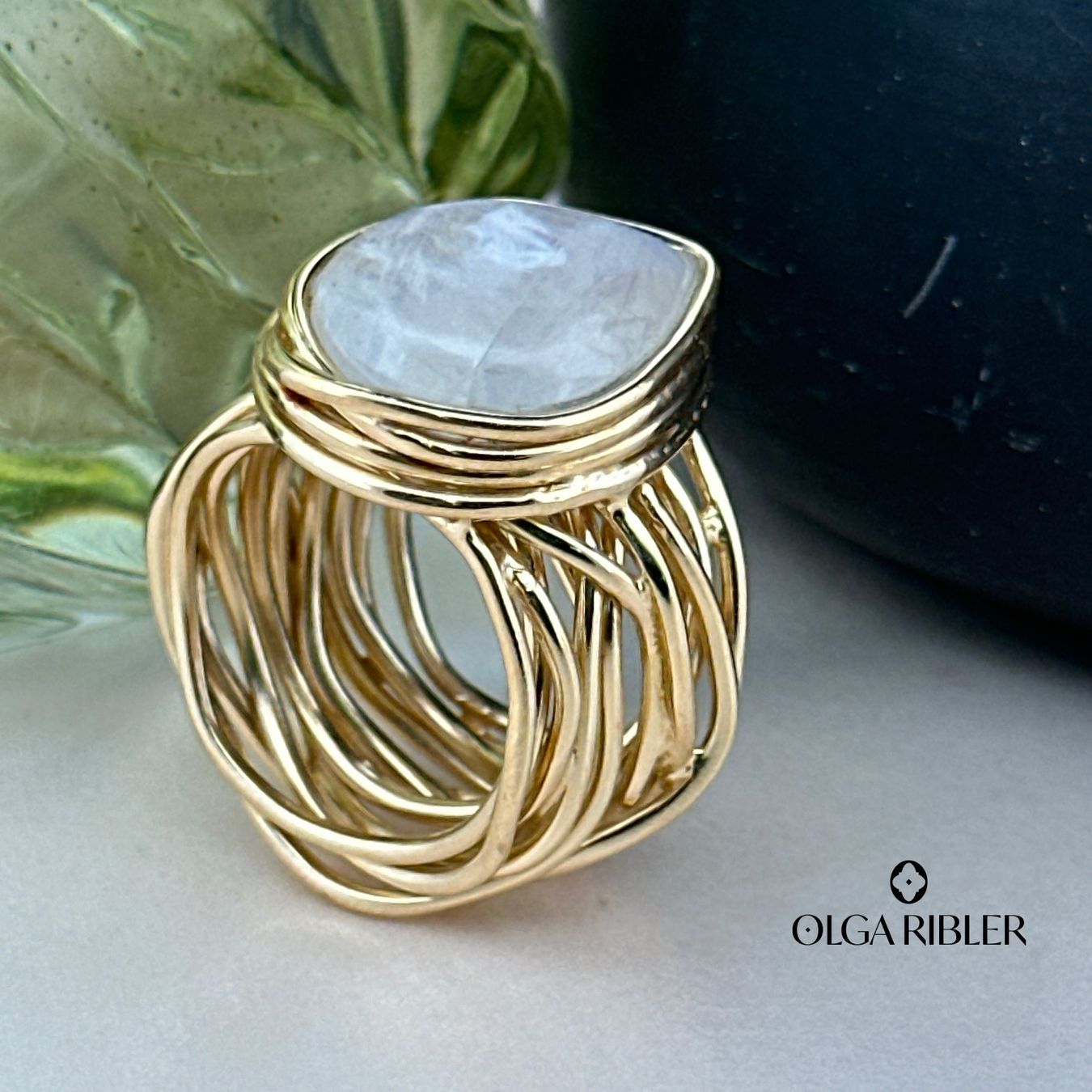 Olga Ribler Anelli: Spaghetti-Ring mit  Regenbogen-Mondstein Gr 57 – Nuovo (secondo la descrizione) da Luzern venduto da Schmuckoutlet 7