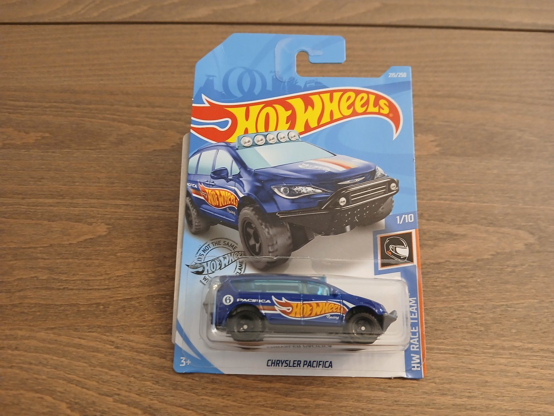 Hot Wheels Modellini d'auto: Chrysler Pacifica – Nuovo e nell'imballaggio originale da Wiedlisbach venduto da Pontiacman93
