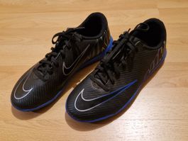 Neuwertiger Junior Kunstrasen Fussballschuh, Nike, Gr. 38