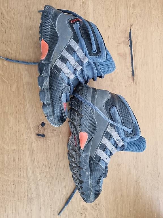 Scarpe per ragazzi: Adidas Terrex Wanderschuhe Gr 25 – Usato da Wängi venduto da ann_qj8y 1