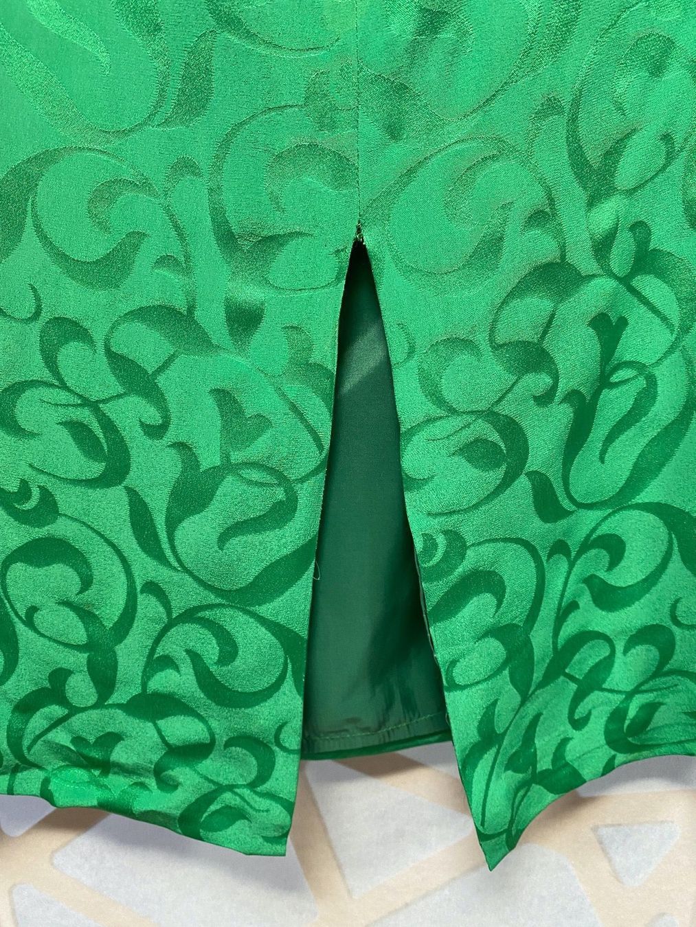 Kleider: Belle robe verte en soie. S – Neu (gemäss Beschreibung) aus Grund b. Gstaad von PlageNeige 8