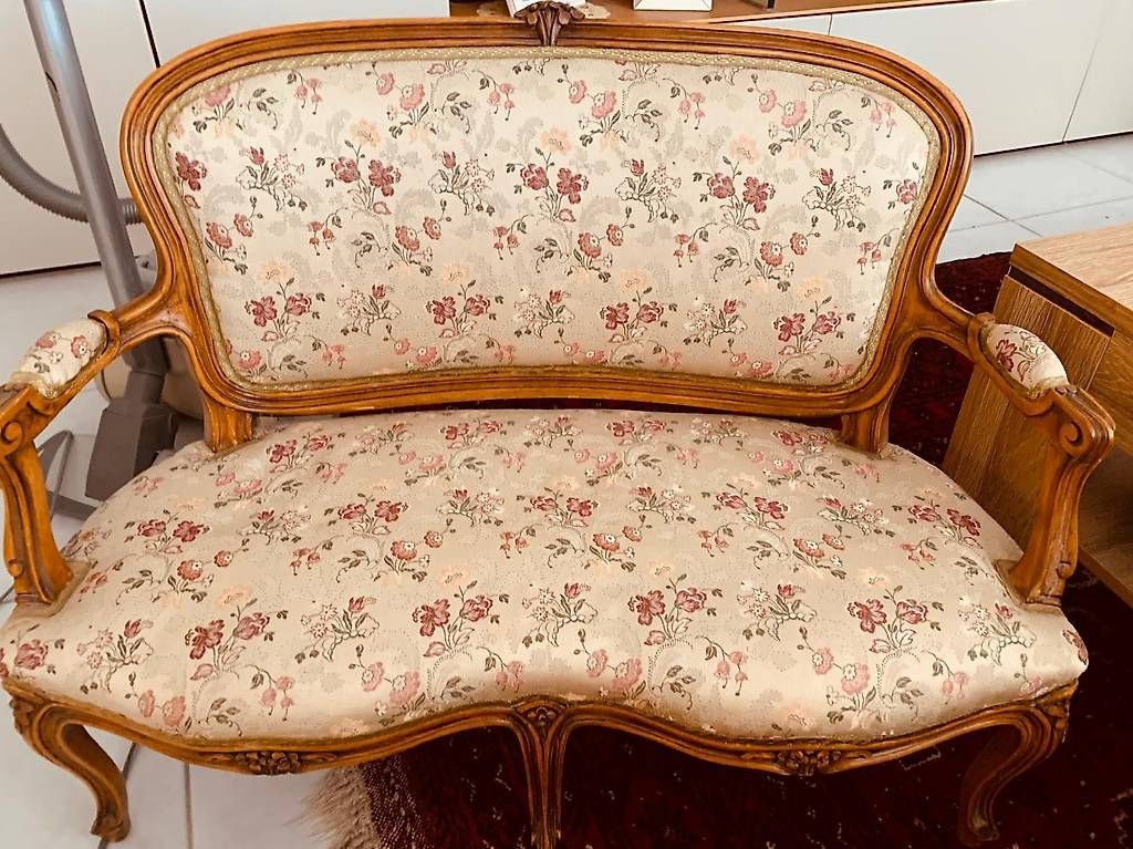 Giocattoli: Puppensofa aus dem Jahr 1970 oder älter – Nuovo (secondo la descrizione) da Bülach venduto da sadiZH