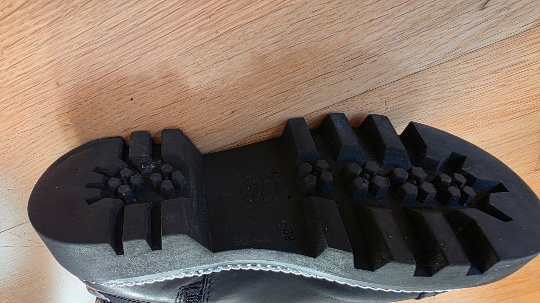 Guess Damenschuhe: stylische Boots von Guess – Gebraucht aus Dübendorf von Jolenia 5