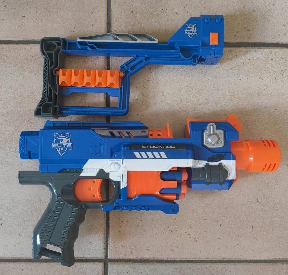 Nerf Giocattoli: Nerf N-Strike Elite Stockade – Usato da Basel venduto da fil_zq9y 1