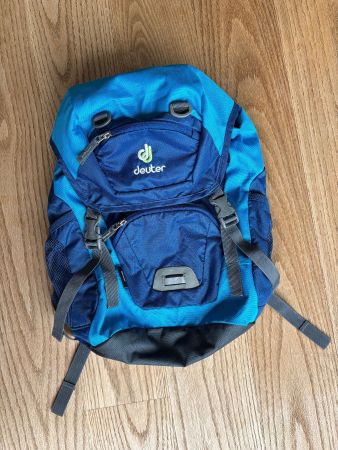 Schöner Kinderrucksack Deuter Junior, 18L, blau
