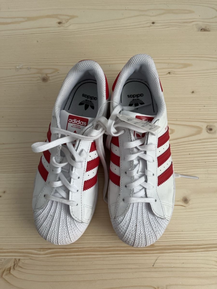 Adidas Scarpe da uomo: Adidas Schuhe Grösse 34 – Usato da Derendingen venduto da Carbon10