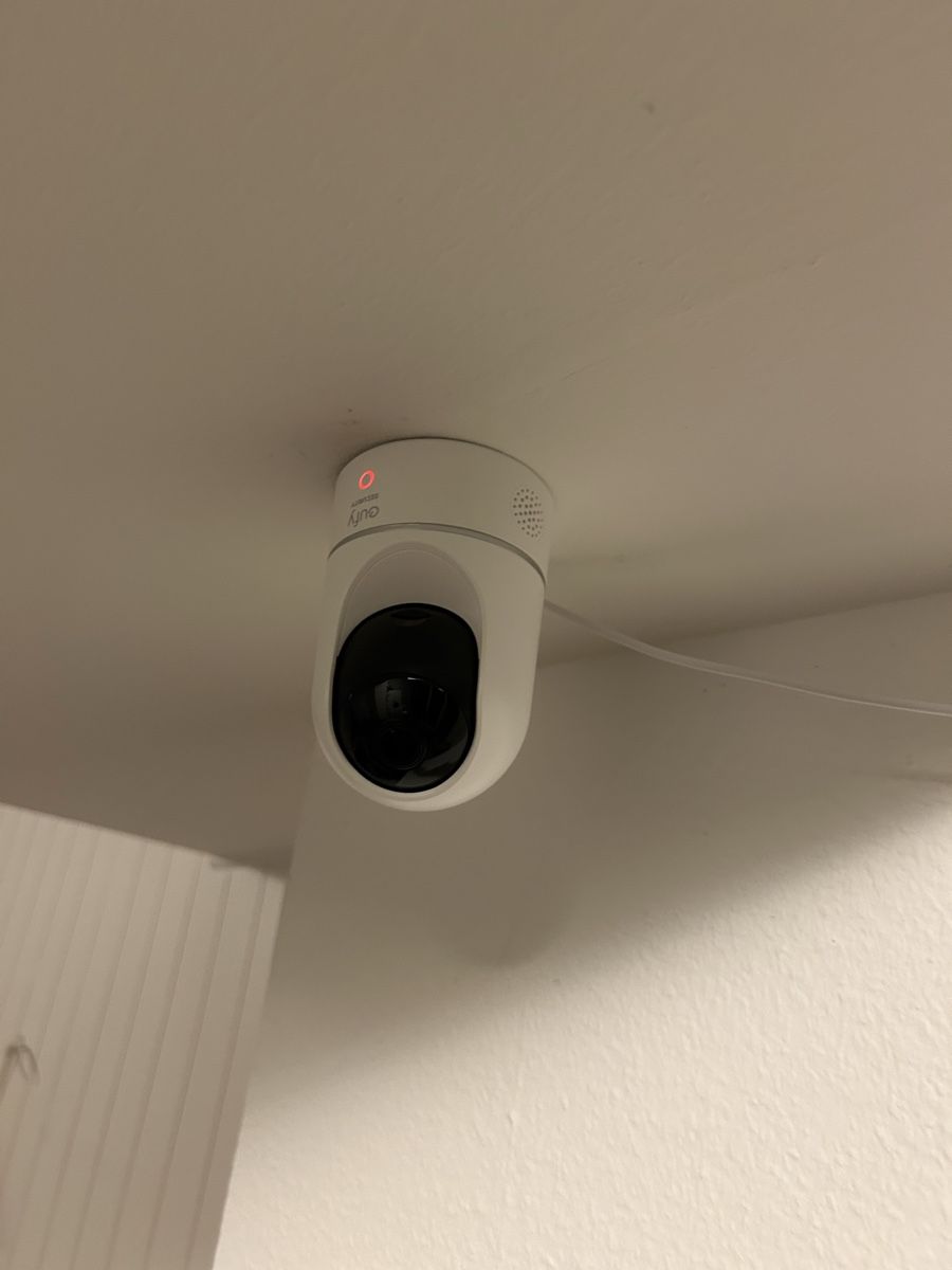 Camcorder: eufy Security Indoor Cam E220, 2K – Gebraucht aus Basel von marcvo