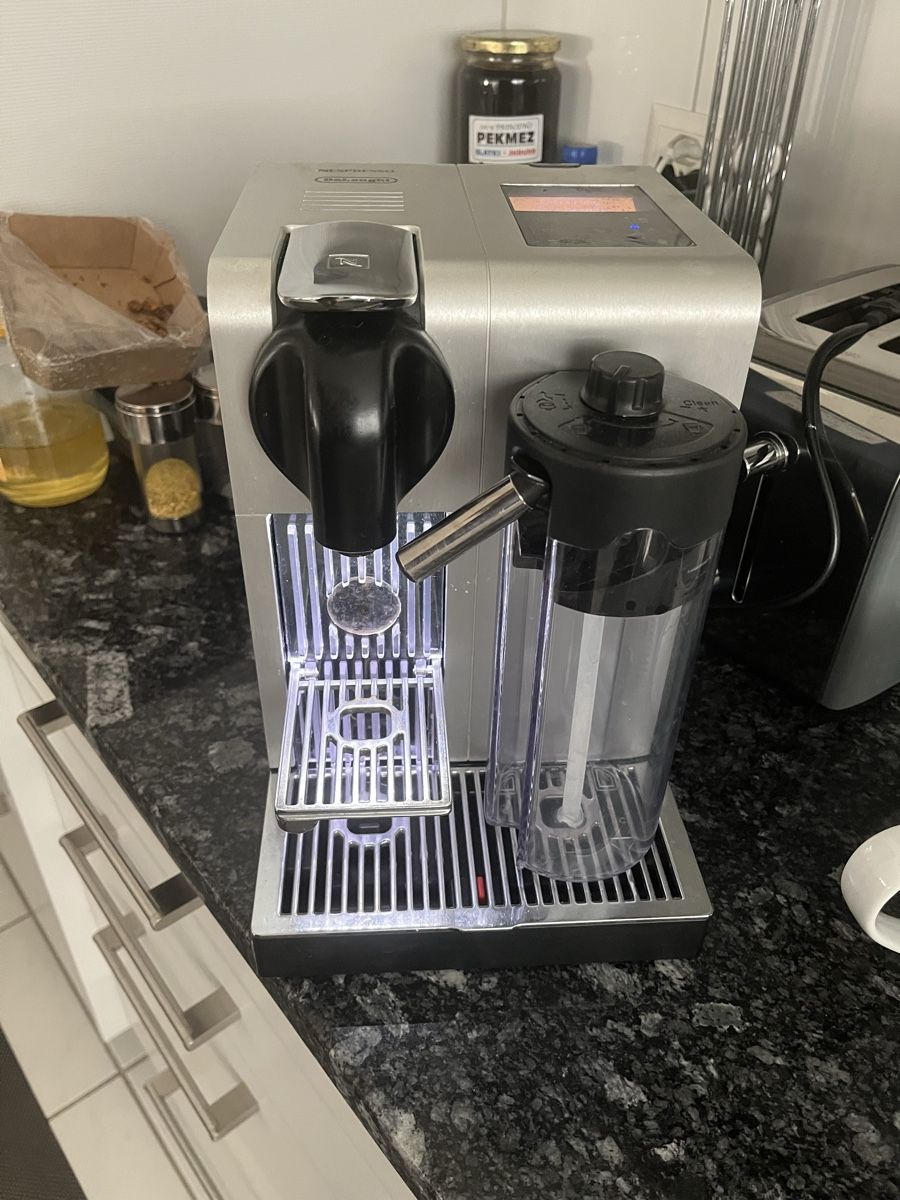 De'Longhi Macchine per caffè & Macchine per espresso: Nespresso Delonghi Lattissima Pro – Difettoso da Bülach venduto da coco4321
