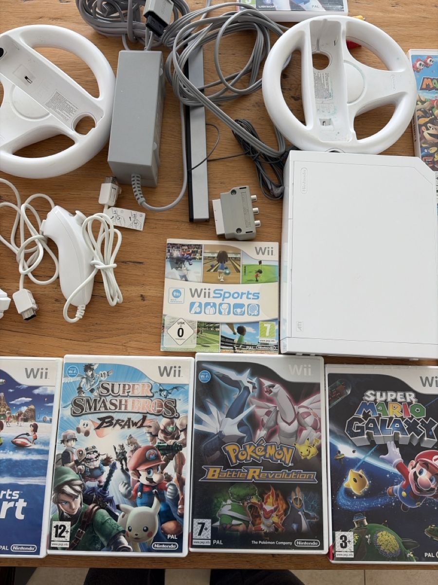 Nintendo Console: Nintendo Wii avec 9 jeux – Usato da Echallens venduto da JAR69 2