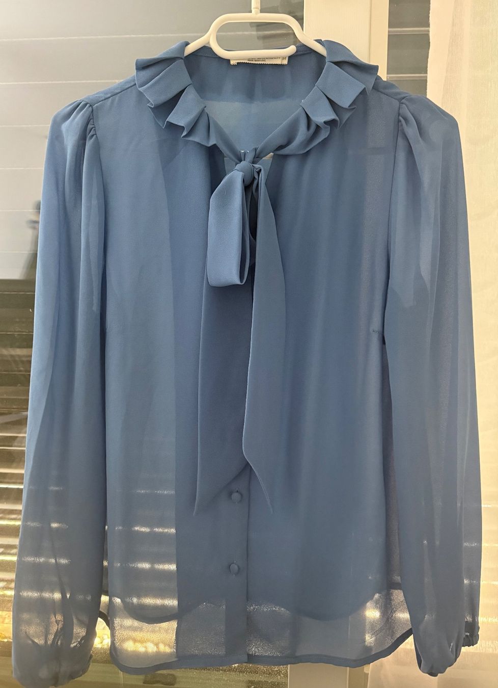 Blusen: Bluse mit Schleife Grösse 34 blau – Gebraucht aus Luzern von ElaG