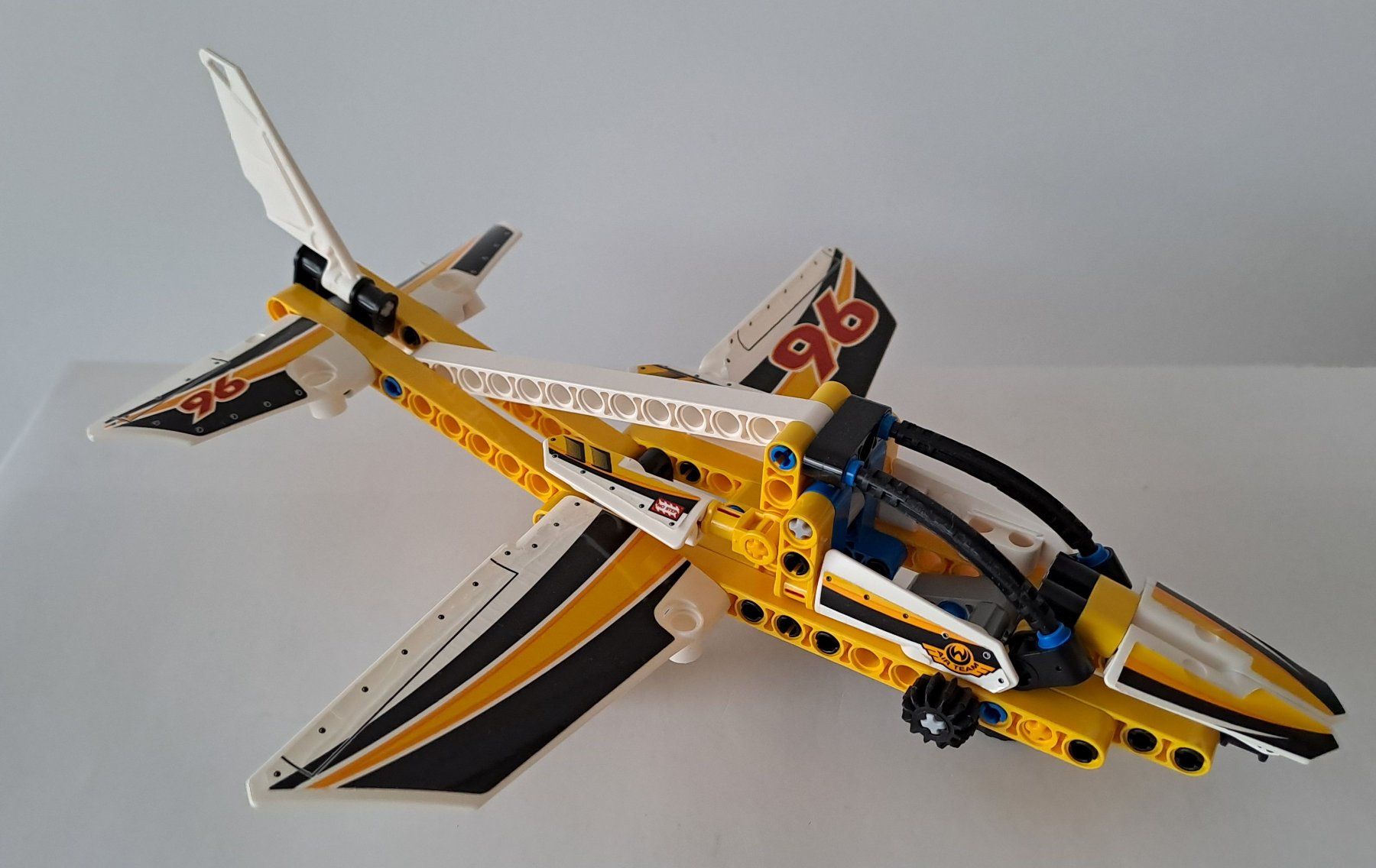 Lego Kit di costruzioni: LEGO Technic 42044 Display Team Jet Airplane Flugzeug – Usato da Thun venduto da 8BRIX 1