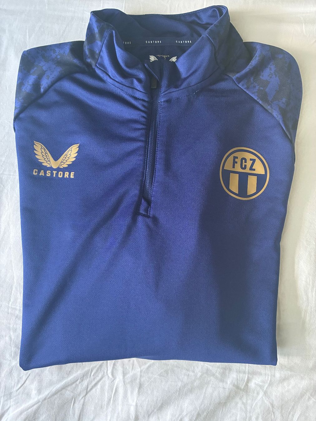 FCZ Pulls & Sweat-shirts: FCZ Trainingspullover/ Saison 25-26 – D'occasion à Zürich par ali_5m9b