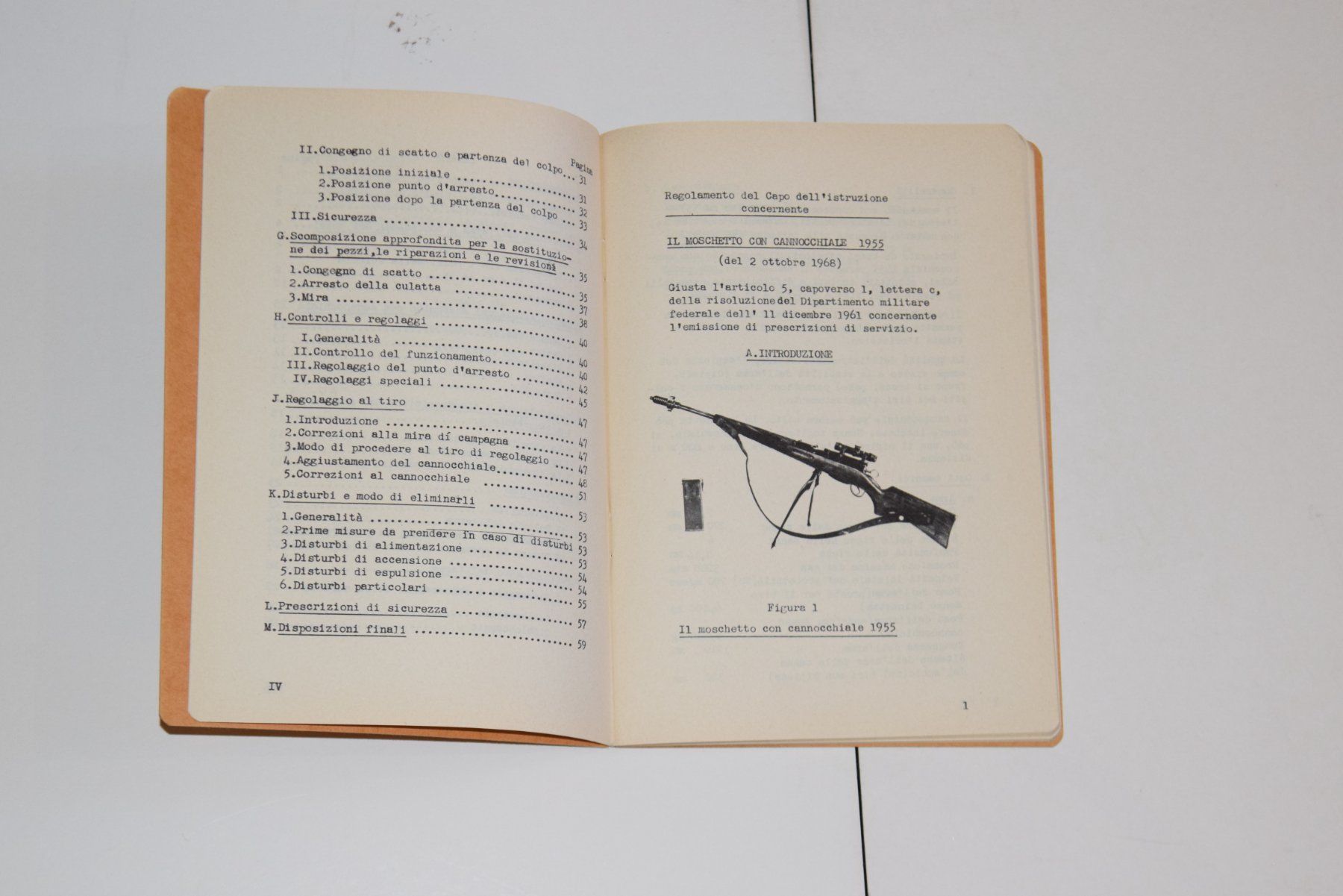 Livres: Uniformen – D'occasion à Weiningen ZH par Gubristtunnel 1