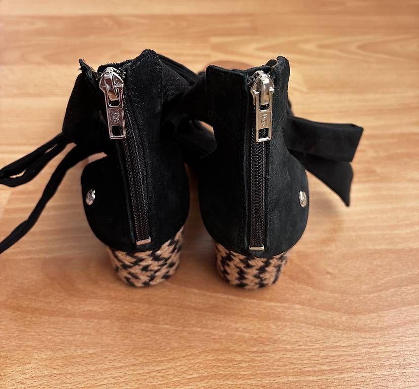 Scarpe da donna: Sommerschuhe Gr 39, Marke UGG – Usato da Weinfelden venduto da Irishtinker 2