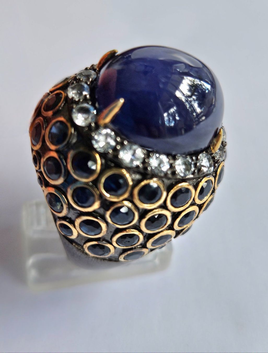 Anelli: Edler Ring mit grossem blauem Sternsafir – Nuovo (secondo la descrizione) da Zürich venduto da Bieter04 2