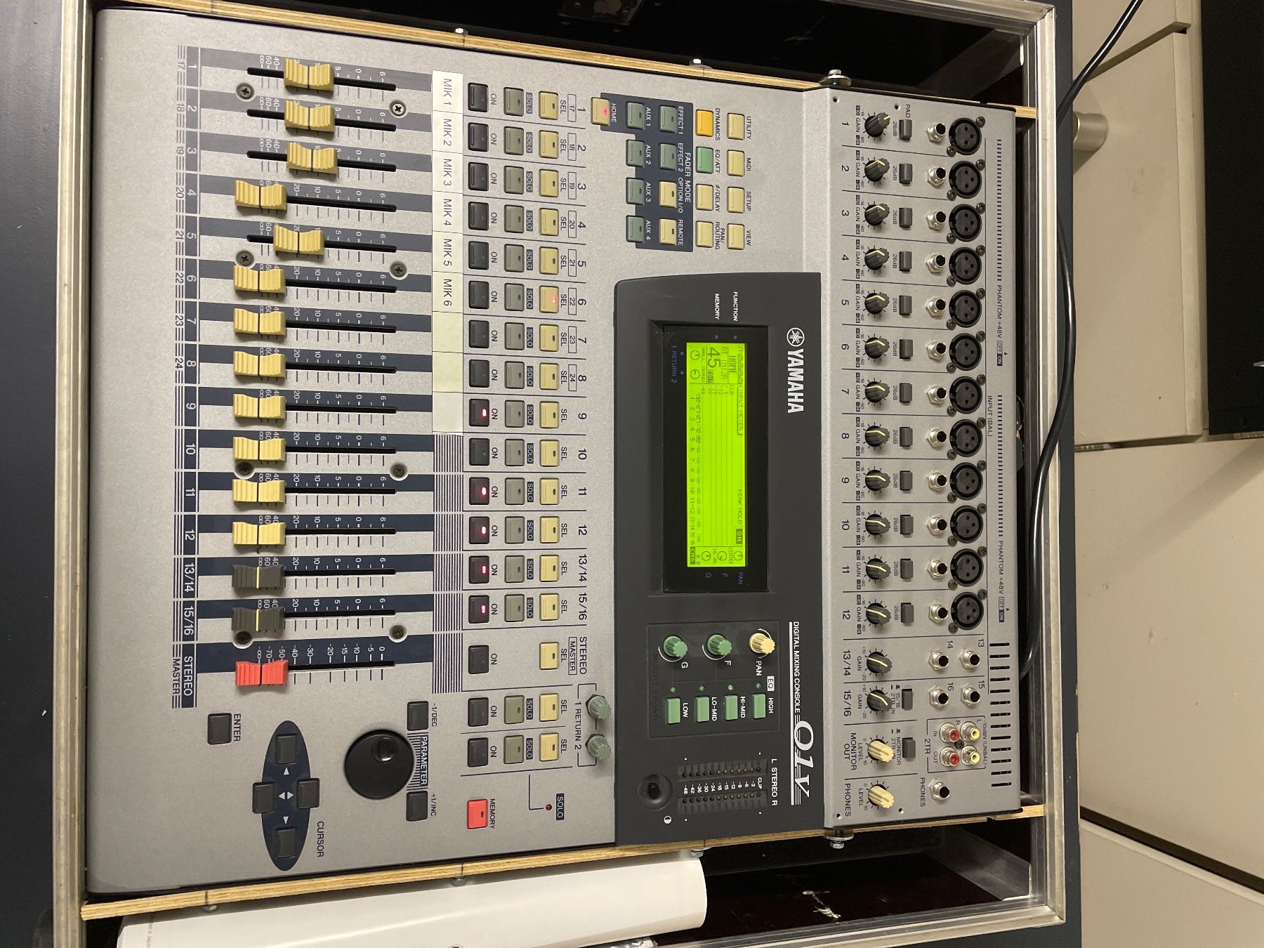 Yamaha Console di mixaggio: Yamaha 01V 16 Kanal Mischpult Digital – Usato da Dagmersellen venduto da vonTV