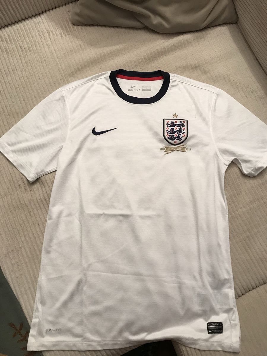 Nike Leibchen & Hosen: Vintage England Trikot – Gebraucht aus Olten von juliansaibene
