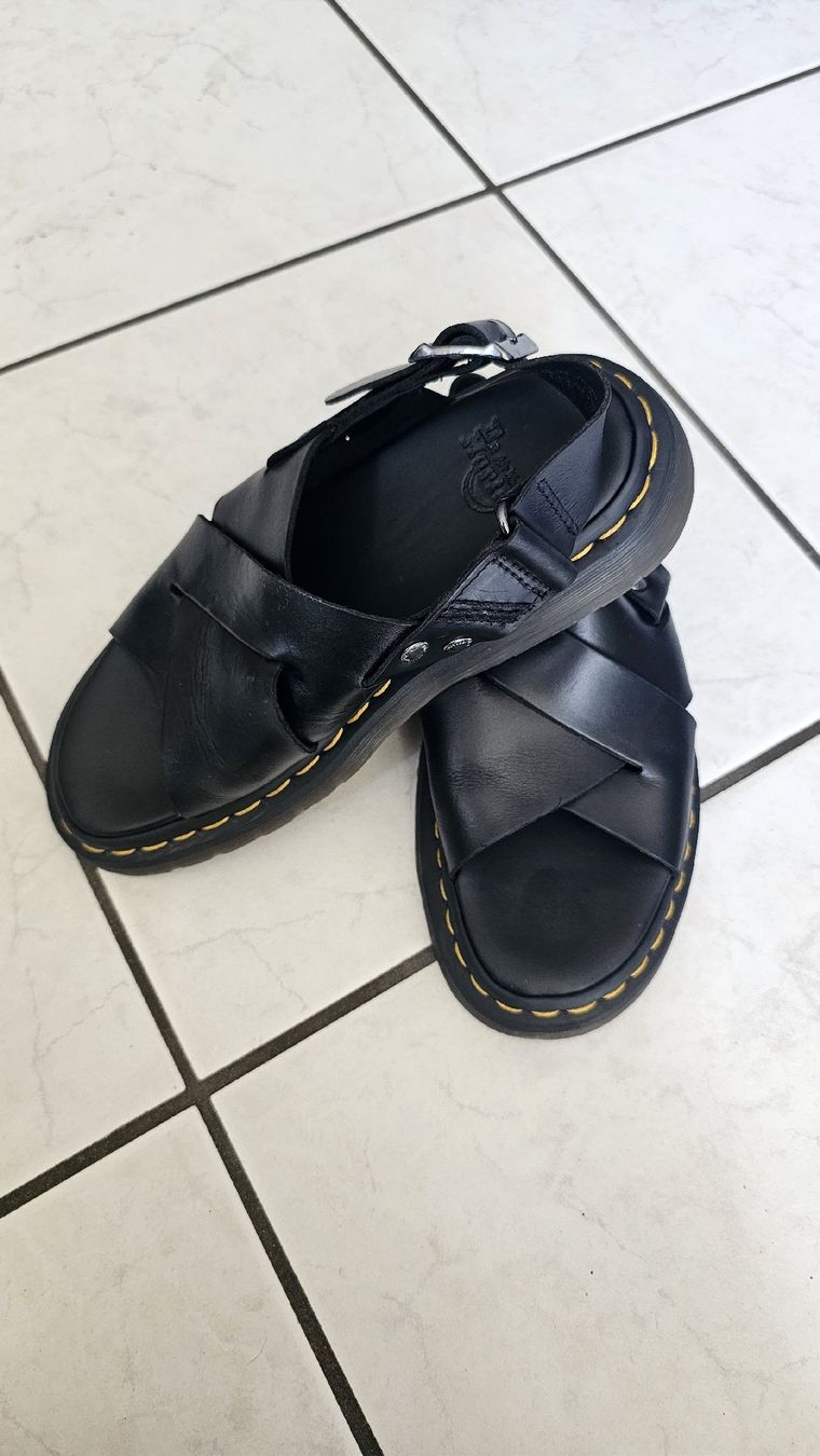 Dr. Martens Damenschuhe: sandales Dr Martens taille 38 – Gebraucht aus St-Aubin-Sauges von lil_vxc2 1