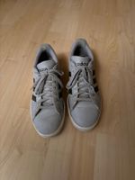 Adidas Sneaker grau Modell mit Streifen gebrauch.