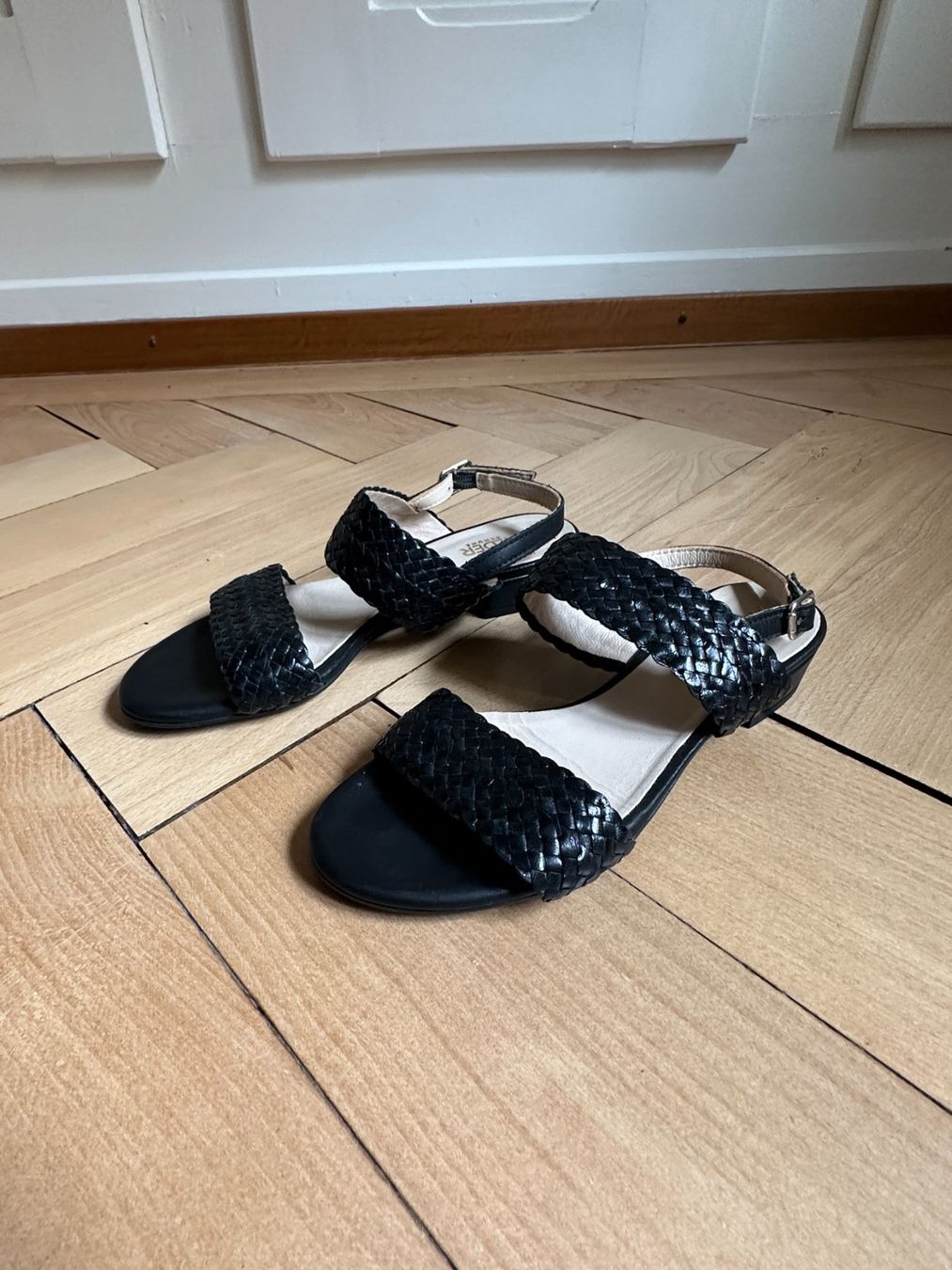 Walder Scarpe da donna: WALDER - Leder Sandale schwarz geflochten 37 – Usato da Zürich venduto da Diazaio 1