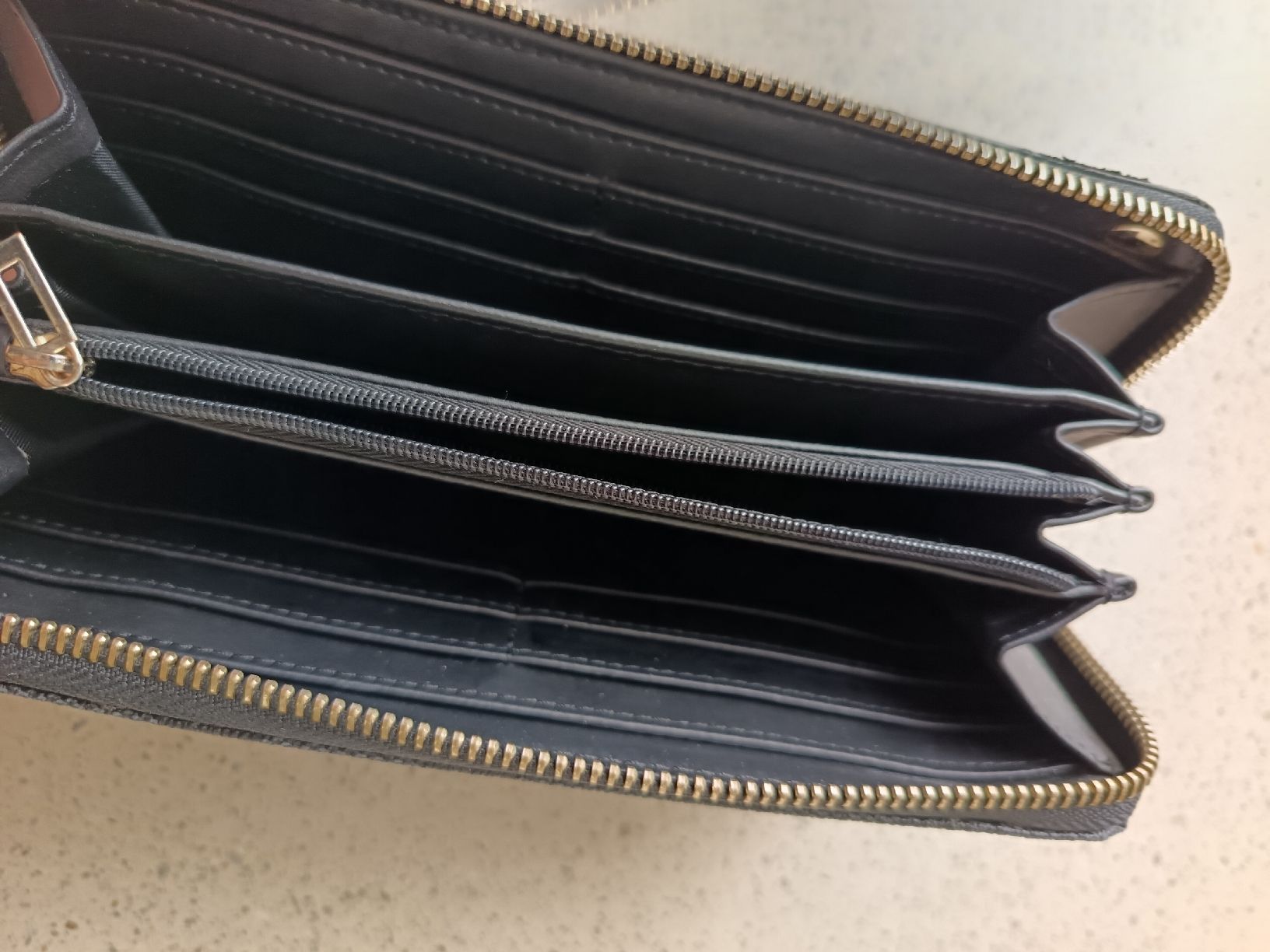Guess Portemonnaie: Guess Geldtasche – Gebraucht aus Montlingen von Akitoichiro 2