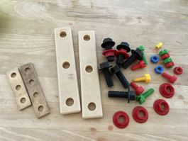 Großes Set Schrauben, Muttern und Nägel zum Spielen
