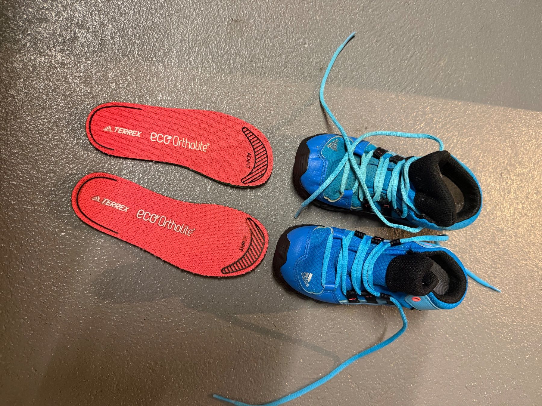 Adidas Scarpe per ragazzi: Gut erhaltene Adidas Terrex Grösse 25 – Usato da Rümlang venduto da Bockmax 1
