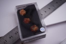 Mandarin Granat  3 Stück     im Böxli  ab 1.-