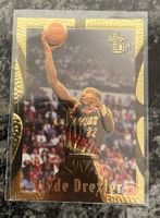 NBA Clyde Drexler Topps Embossed Gold Card